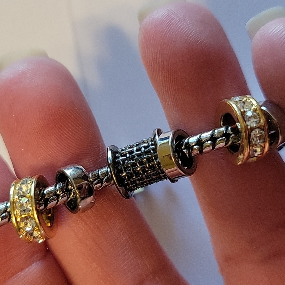 Silver chain with silver, gold, hematite & crystal beads adorn this bracelet - Picture 6 of 6